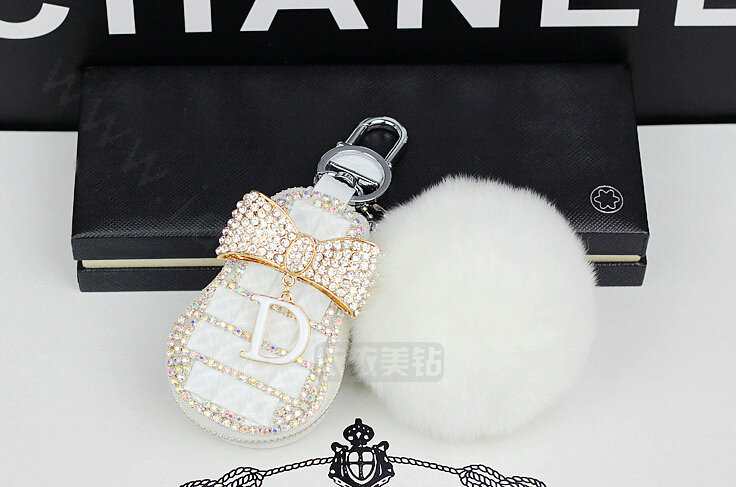 Pretty Universal Crystal Genuine Leather Auto Key Bags Fur Ball Key Chain - White