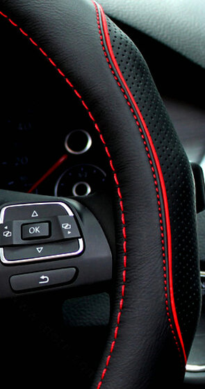 Classic Auto Steering Wheels Covers Cowhide Genuine Leather 15 Inch 38CM - Black Red