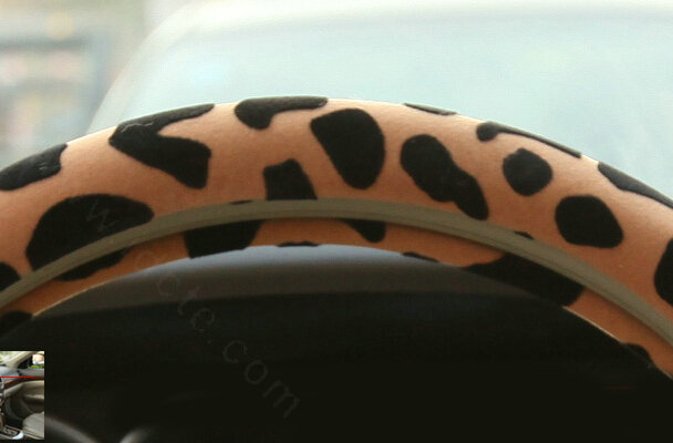 Free Leopard Print Auto Steering Wheel Covers Velvet 15 Inch 38CM - Brown