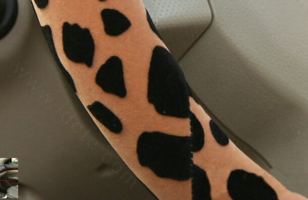 Free Leopard Print Auto Steering Wheel Covers Velvet 15 Inch 38CM - Brown