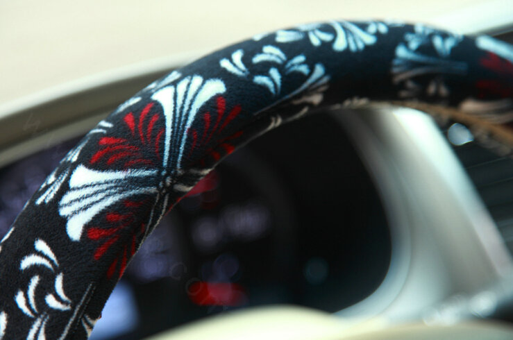 Personalized Flower Auto Steering Wheel Wrap Velvet 15 Inch 38CM - Black Red