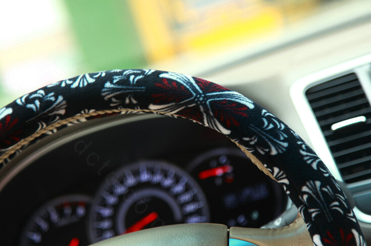 Personalized Flower Auto Steering Wheel Wrap Velvet 15 Inch 38CM - Black Red
