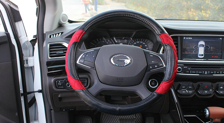 Pretty Car Steering Wheel Covers Sheepskin Leather 15 Inch 38CM - Black Red