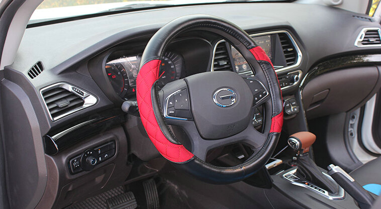 Pretty Car Steering Wheel Covers Sheepskin Leather 15 Inch 38CM - Black Red