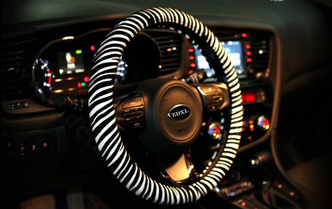 Unique Zebra Print Auto Steering Wheel Covers PU Leather 15 Inch 38CM - White