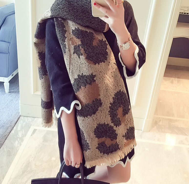 Unique Fringed Leopard Print Shawl Wrap Women Winter Warm Wool Panties 195*68CM - Brown