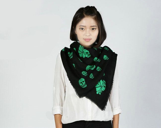 Classic Skull Scarf Shawls Women Winter Warm Wool Panties 100*100CM - Green