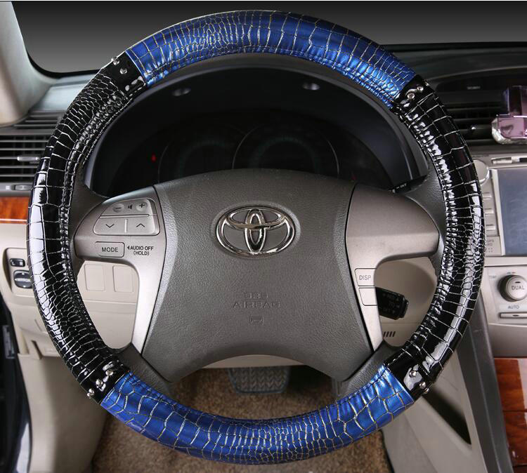 Man Crocodile Pattern Rivet Car Steering Wheel Covers Bright Leather 15 inch 38CM - Black Blue