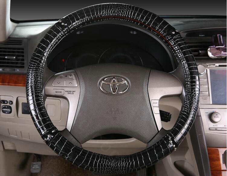 Man Crocodile Pattern Rivet Car Steering Wheel Covers Bright Leather 15 inch 38CM - Black