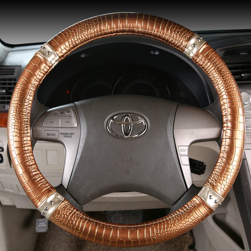Man Crocodile Pattern Rivet Car Steering Wheel Covers Bright Leather 15 inch 38CM - Gold