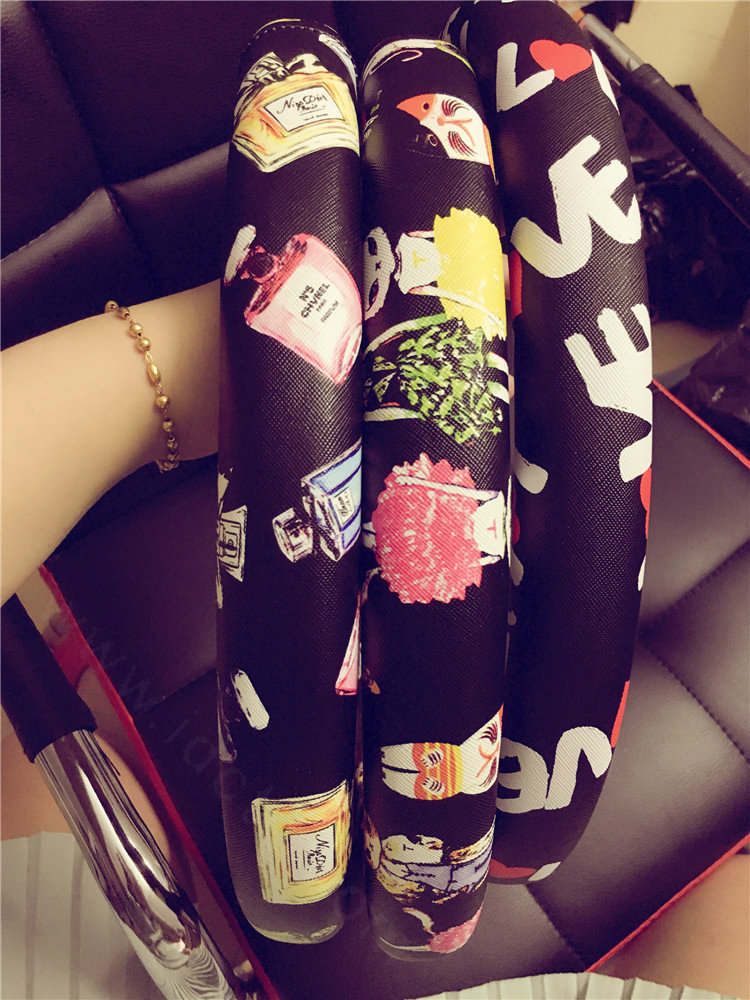Perfume Bottles Print Car Steering Wheel Covers PU Leather Universal 15 inch - Black