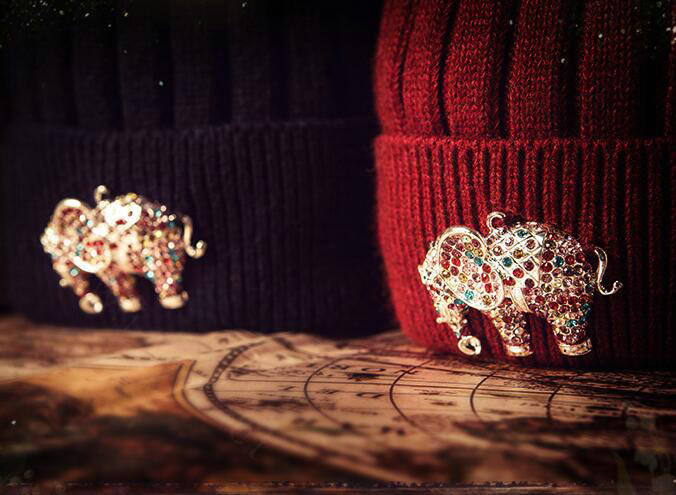 Fashion Women Diamond Elephant Knitted Wool Hats Winter Fox Fur Pom Poms Caps - Deep Red