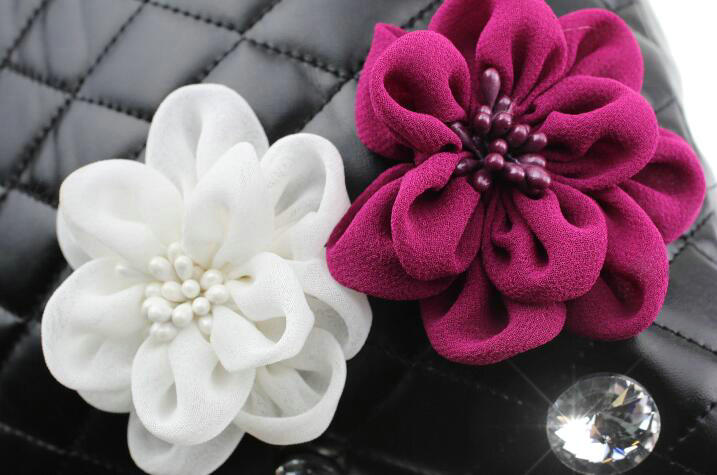 1PCS Roses Crystal Leather Car Neck Pillow Four Seasons General Auto Headrest for Women - Black