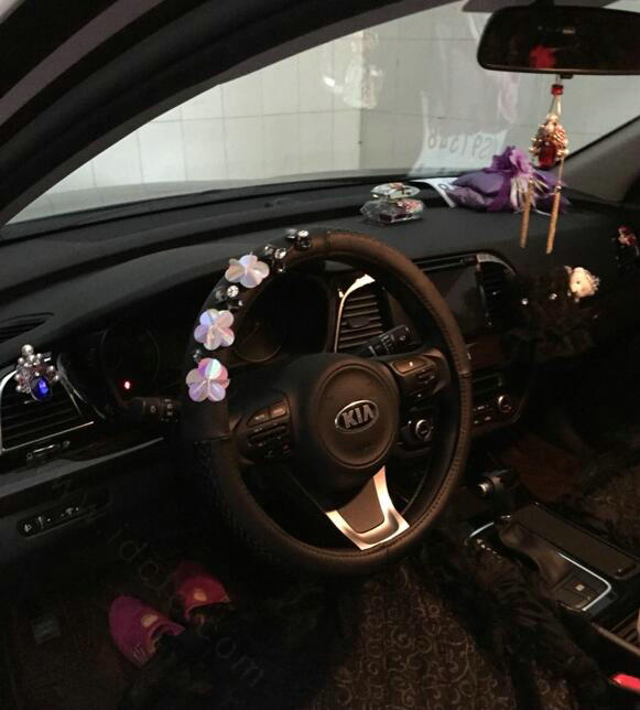 Elegant Diamond Flower Leather Vehicle Steering Wheel Covers 15 inch 38CM - Black