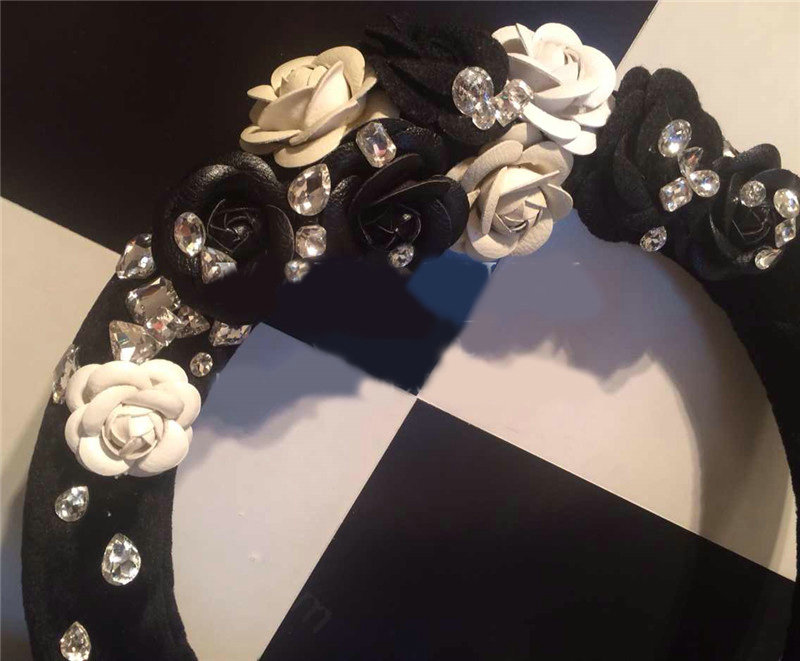 Luxury Crystal Flower Plush Wool Vehicle Steering Wheel Covers 15 inch 38CM - Black