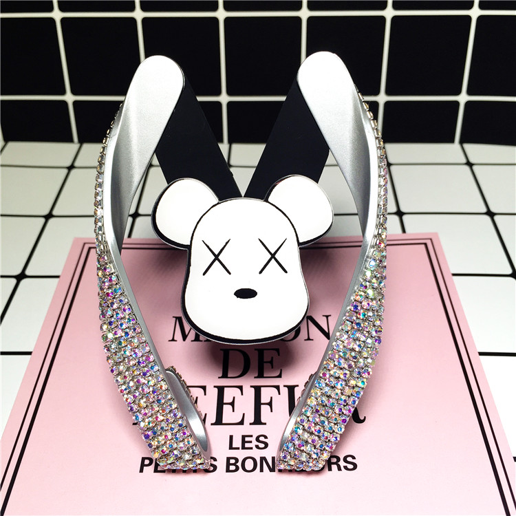 M Shape Universal Car Mobile Phone Holder Crystal Cute Bear Air Vent Mount Clip Stand GPS - White