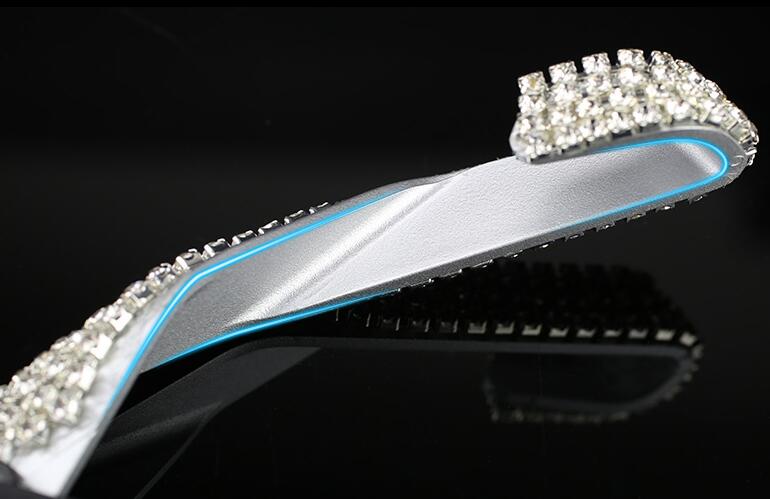 M Shape Universal Car Mobile Phone Holder Crystal Glasses Dog Air Vent Mount Clip Stand GPS - White