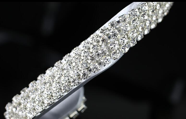 M Shape Universal Car Mobile Phone Holder Crystal Glasses Dog Air Vent Mount Clip Stand GPS - White