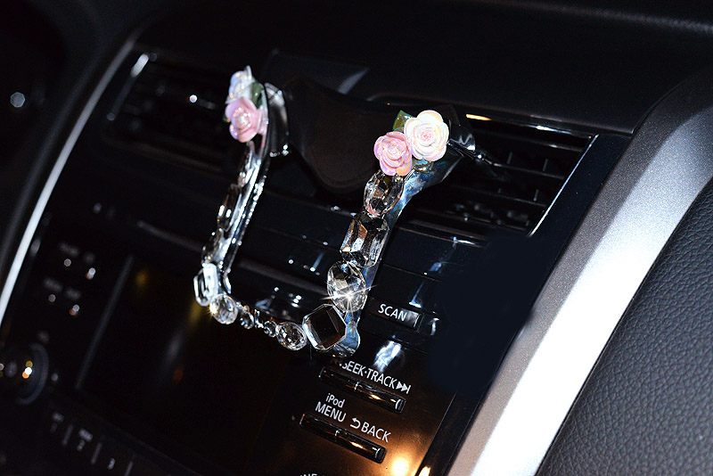 U Shape Flower Car Mobile Phone Holder Crystal Rhinestone Air Vent Mount Clip Stand GPS - White
