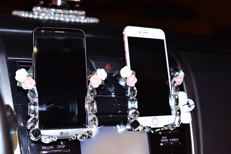 U Shape Flower Car Mobile Phone Holder Crystal Rhinestone Air Vent Mount Clip Stand GPS - White