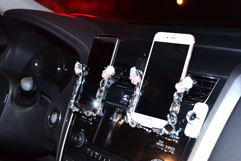 U Shape Flower Car Mobile Phone Holder Crystal Rhinestone Air Vent Mount Clip Stand GPS - White