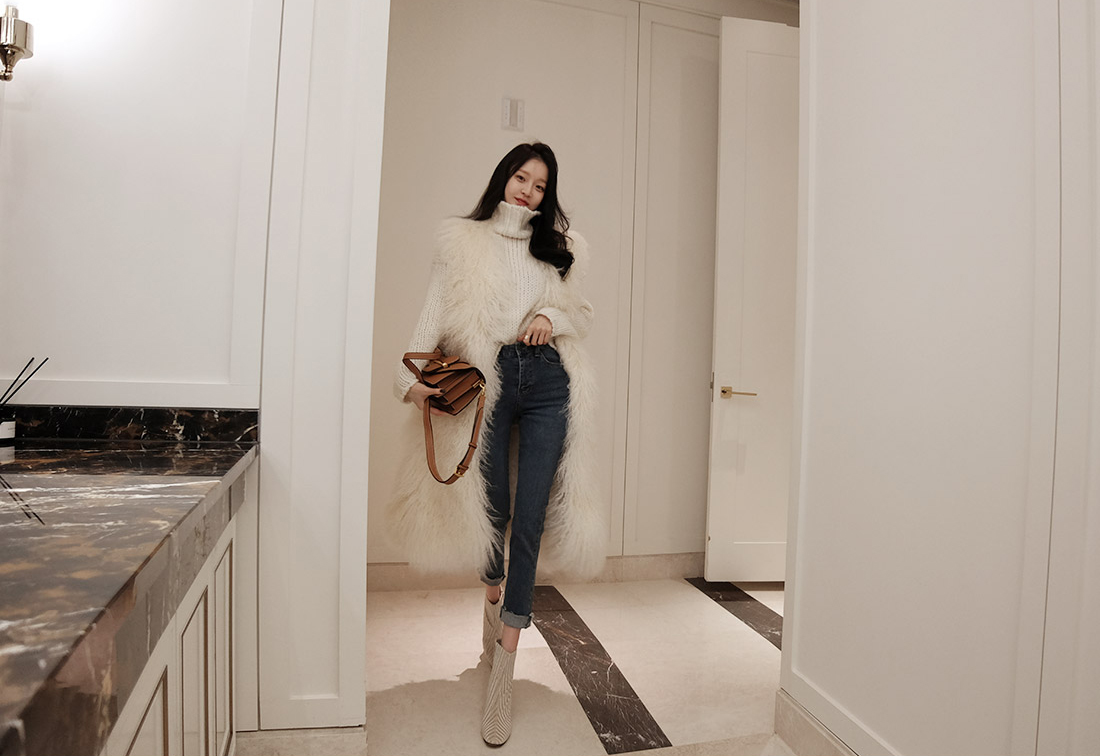 Cute Long Elegant Faux Fur Vest Fashion Women Overcoat - White