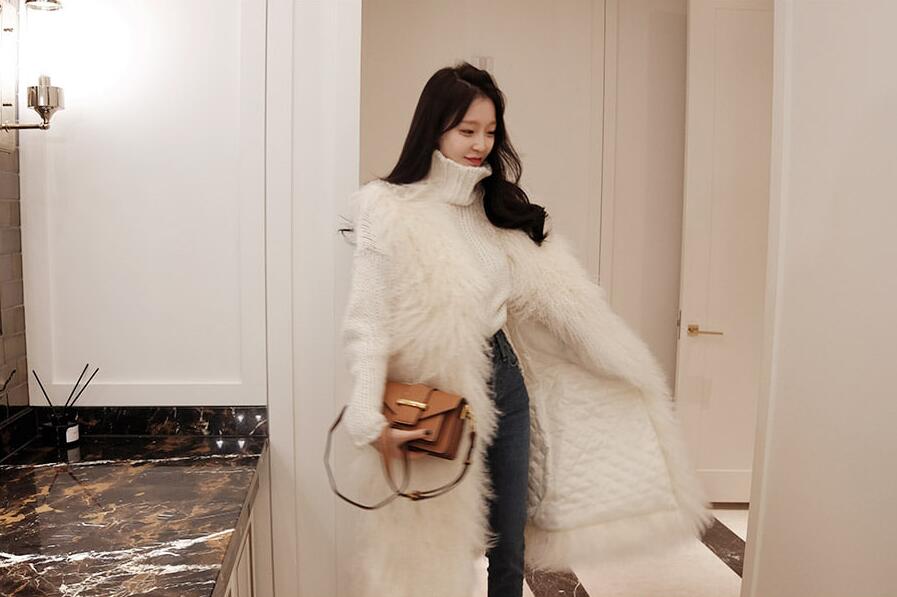 Cute Long Elegant Faux Fur Vest Fashion Women Overcoat - White