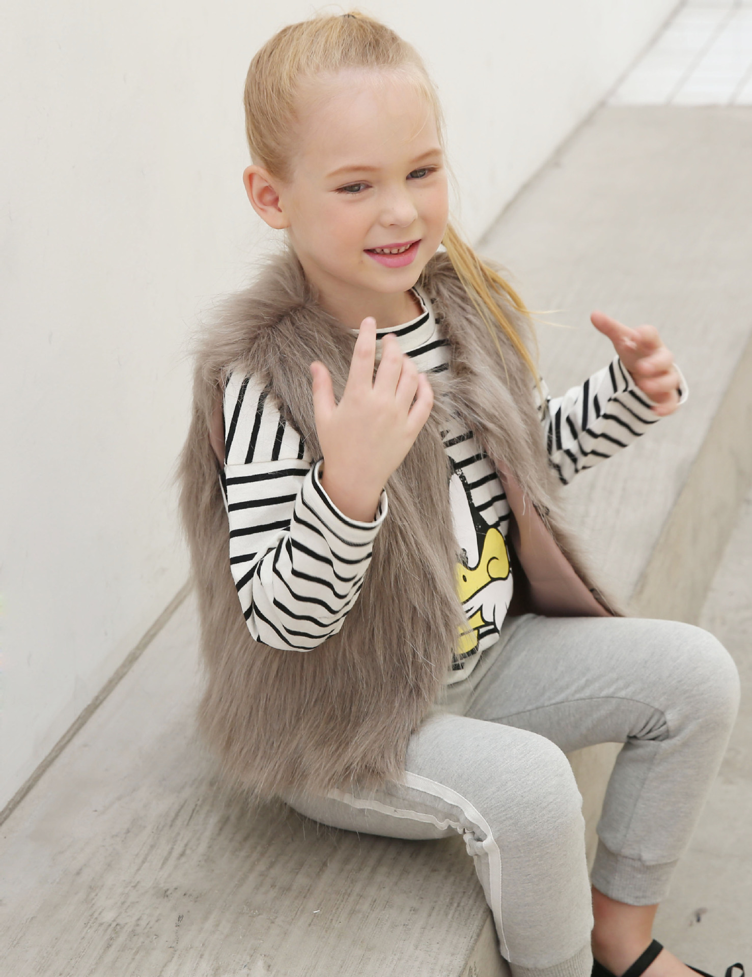 Elegant Faux Fur Vest Fashion Girl Overcoat - Camel