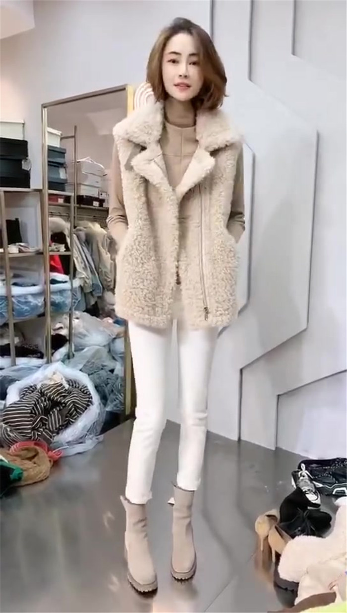 High Quality Winter Elegant Faux Lamb Fur Vest Fashion Women Overcoat - Beige