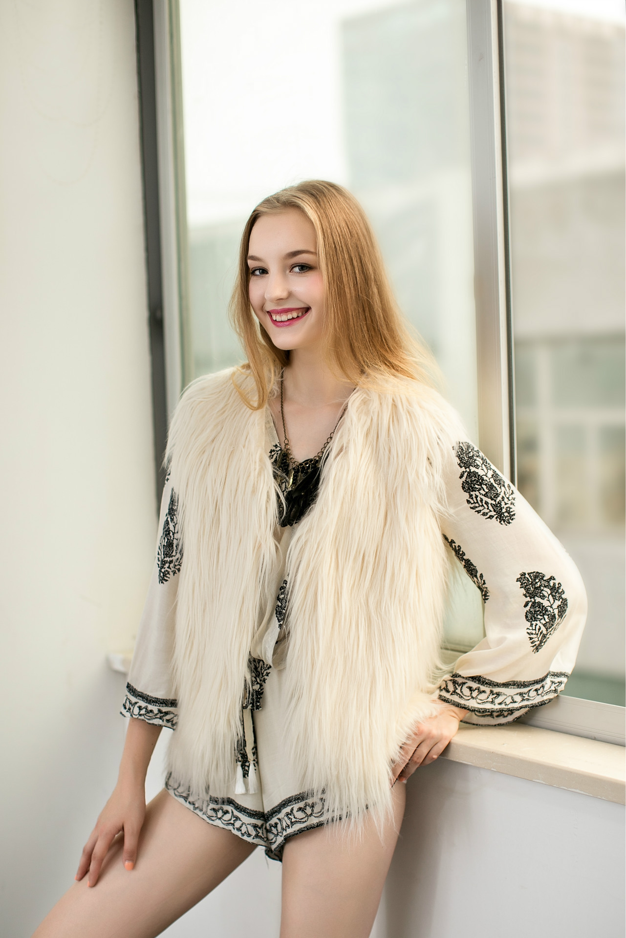 Pretty Winter Elegant Faux Lady Fur Vest Fashion Women Waistcoat - Beige