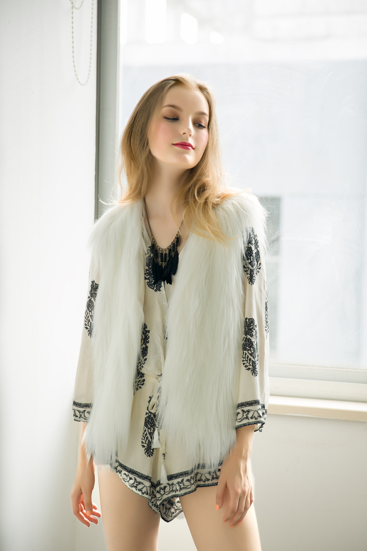 Pretty Winter Elegant Faux Lady Fur Vest Fashion Women Waistcoat - White
