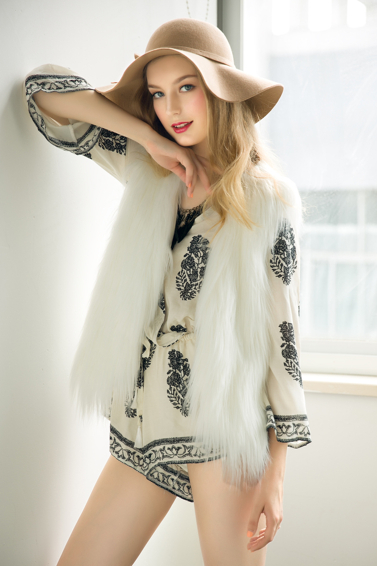 Pretty Winter Elegant Faux Lady Fur Vest Fashion Women Waistcoat - White
