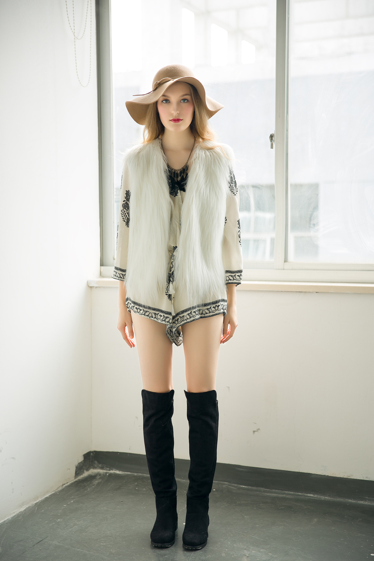 Pretty Winter Elegant Faux Lady Fur Vest Fashion Women Waistcoat - White