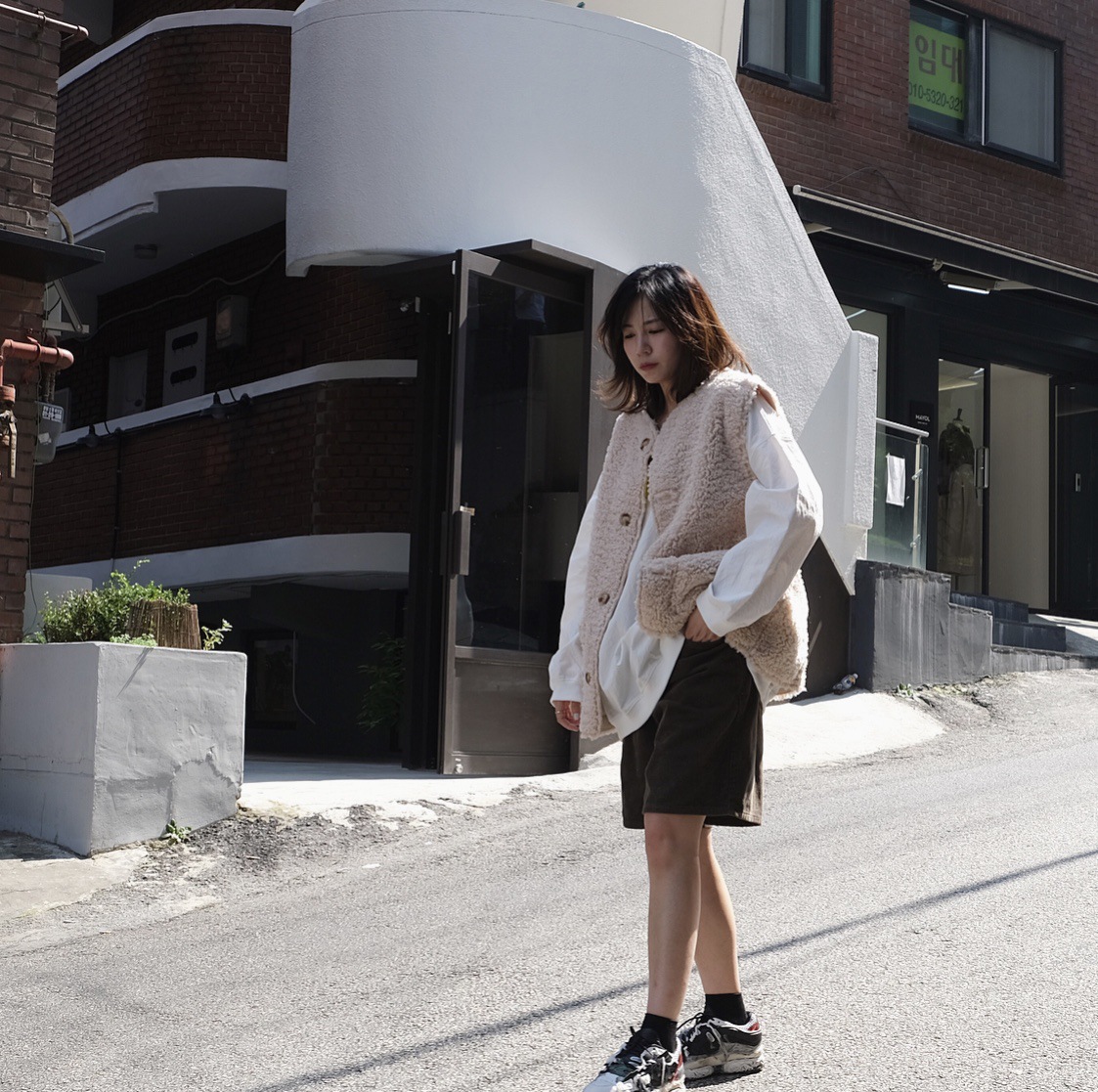 Reversible Winter Elegant Faux Lamb Fur Vest Fashion Women Overcoat - Beige