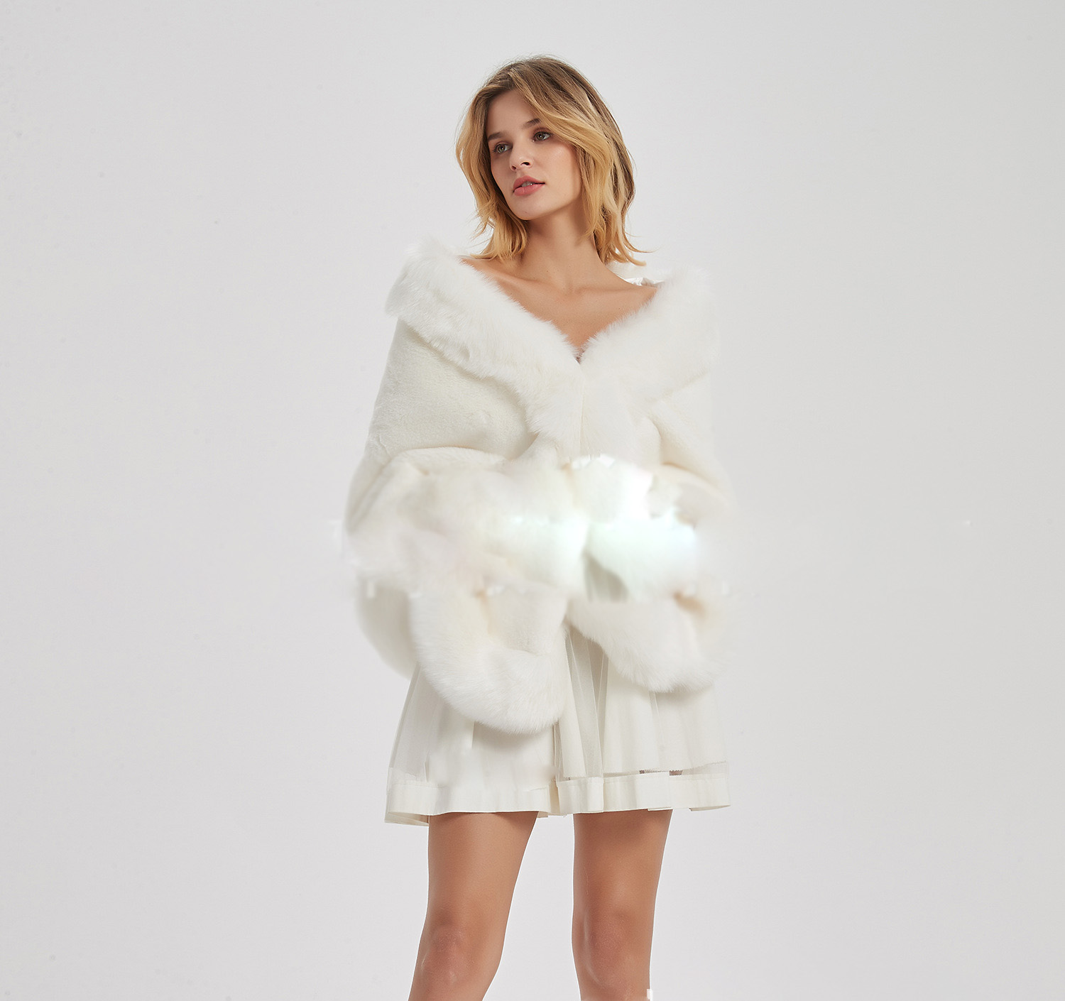 Wholesale Warm Faux Fox Fur Overcoat Fashion Women Coat - White