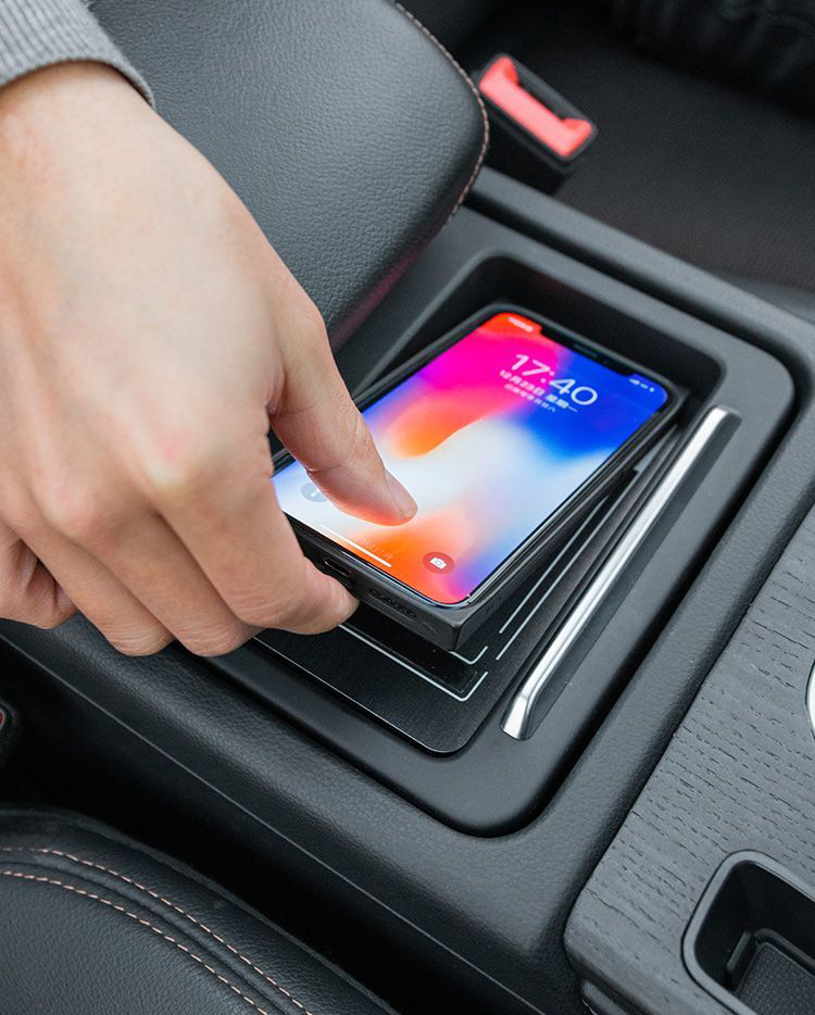 Original ABS Car Mobile Phone Wireless Charger 10W Auto Modification Upgrade QC3.0 PD Interface For Audi Q5 Q5L - Black