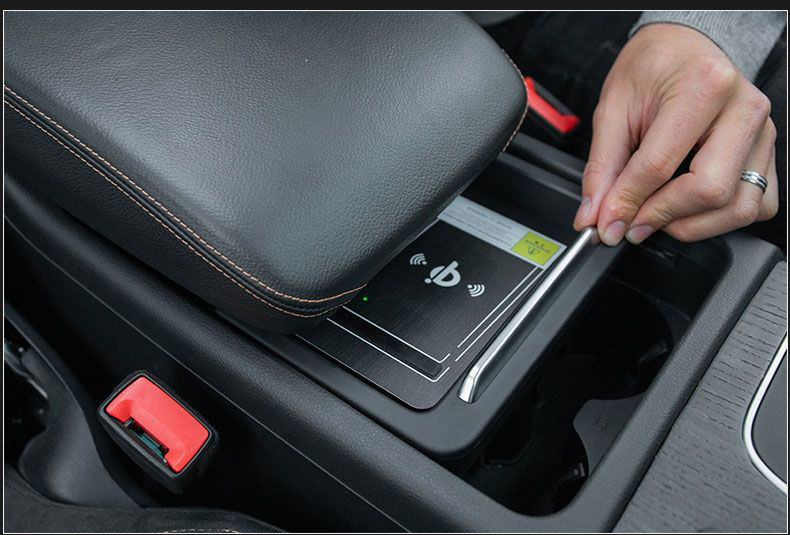 Original ABS Car Mobile Phone Wireless Charger 10W Auto Modification Upgrade QC3.0 PD Interface For Audi Q5 Q5L - Black