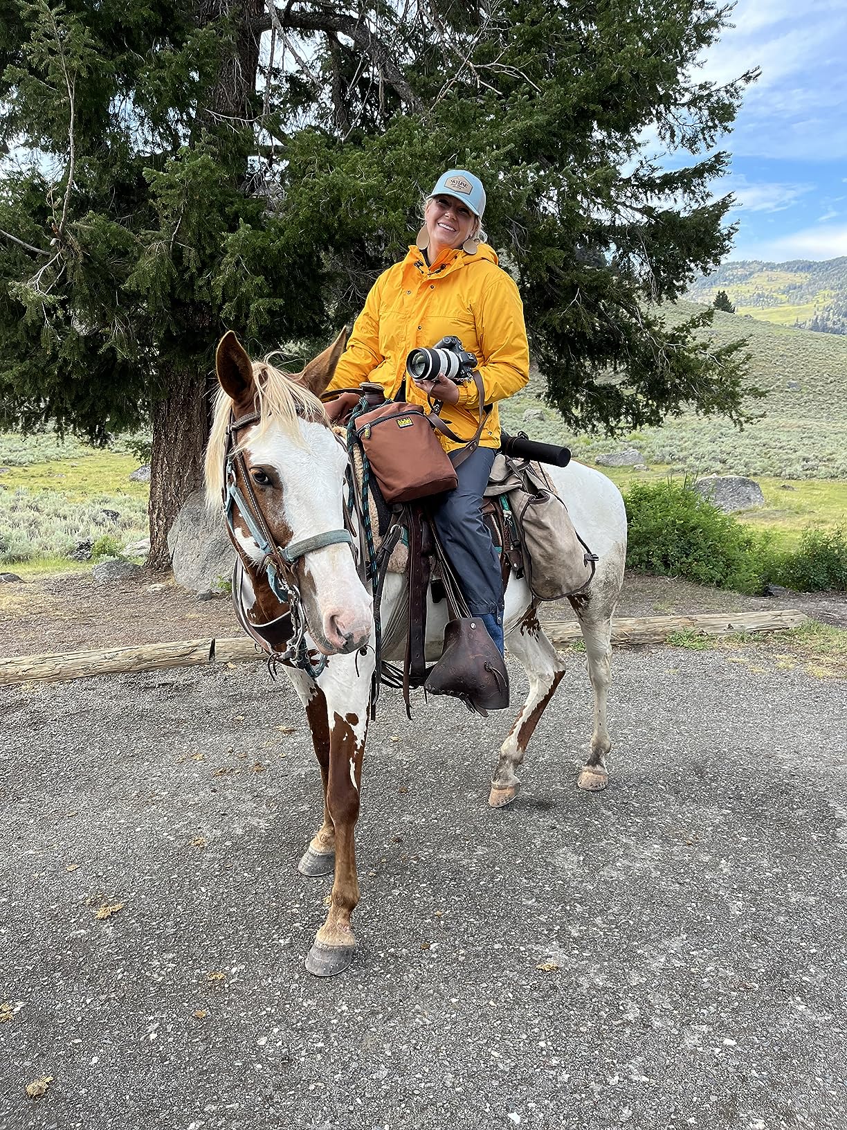 Multi-Purpose Horse Supplies Equestrian Canvas Bag With Water Bottle Holder Durable Oxford Fabric Fit For Riders - Brown